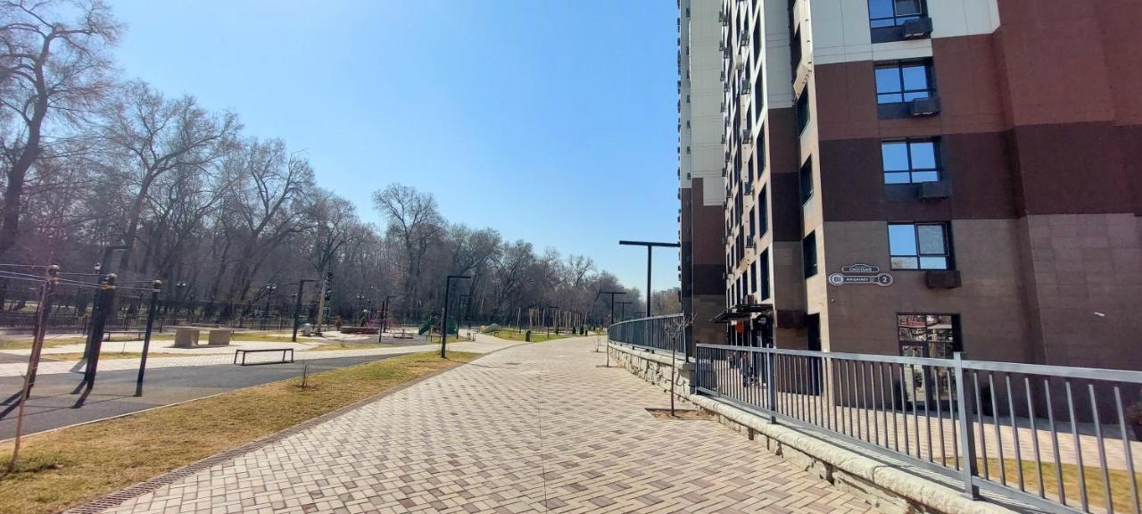 Ferienwohnung Уютная Стильная Квартира Возле Центрального Парка Горького! Almaty Exterior foto